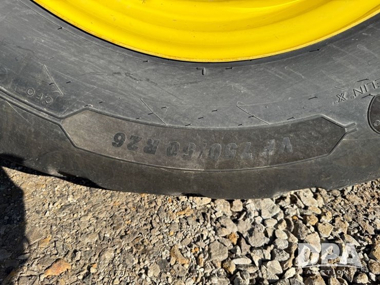 2023-john-deere-800r-image-39