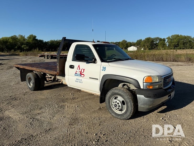 2002-gmc-3500-image-33