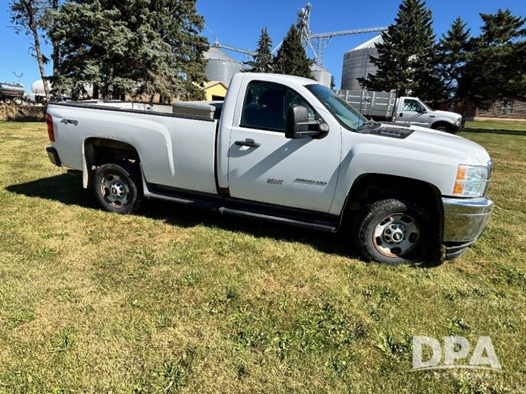 2012-chevrolet-2500hd-image-2