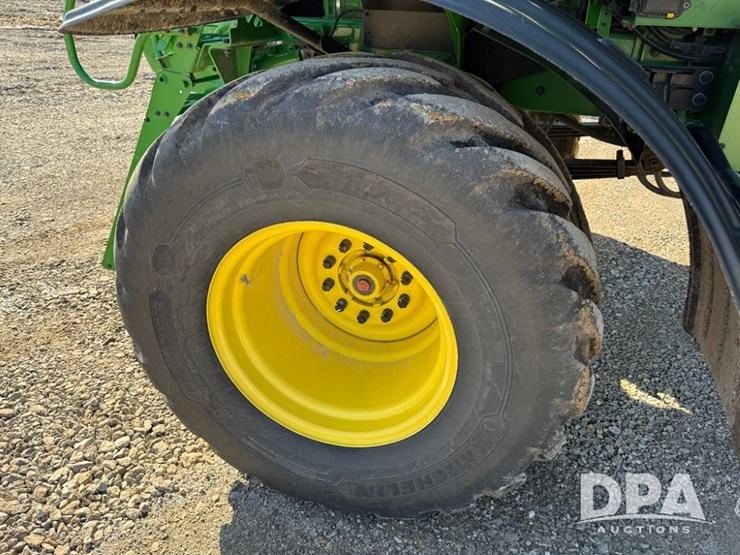 2023-john-deere-800r-image-44