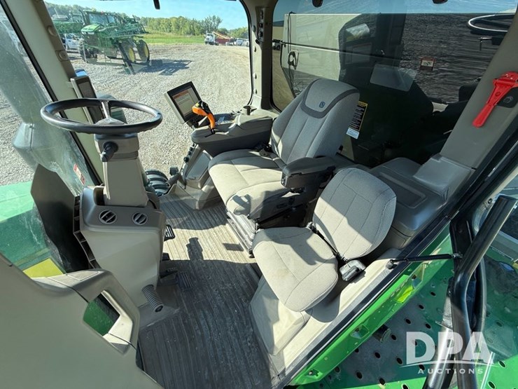 2023-john-deere-800r-image-122