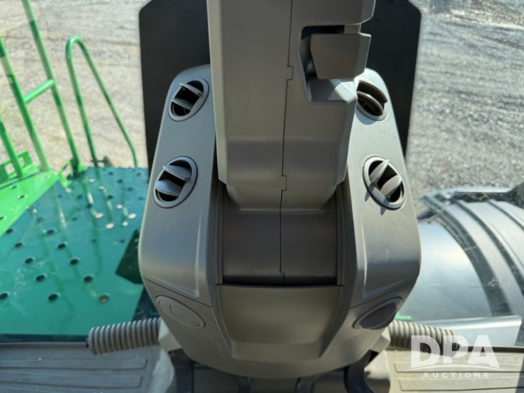 2023-john-deere-800r-image-124