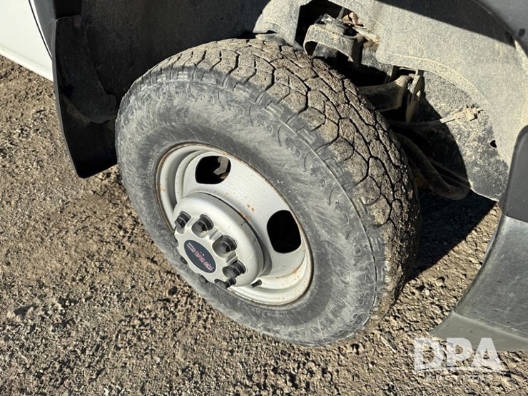 2002-gmc-3500-image-34