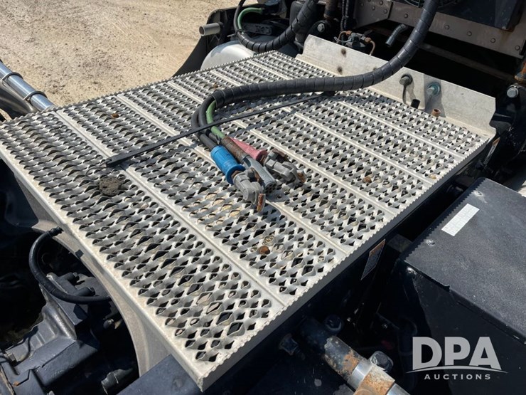 2014-peterbilt-386-image-33
