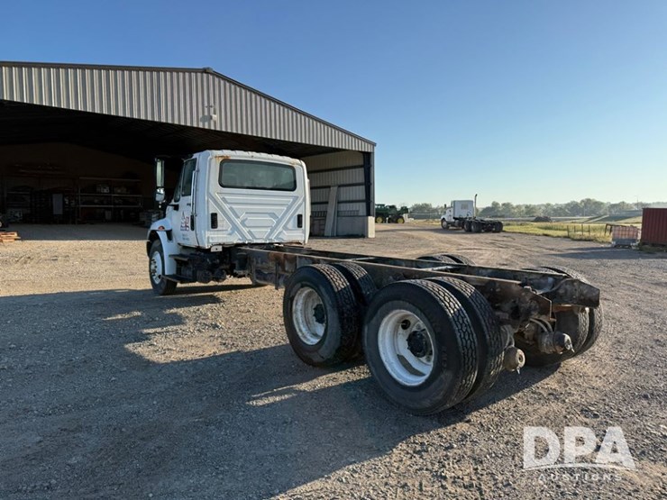 2002-international-durastar-4400-image-13