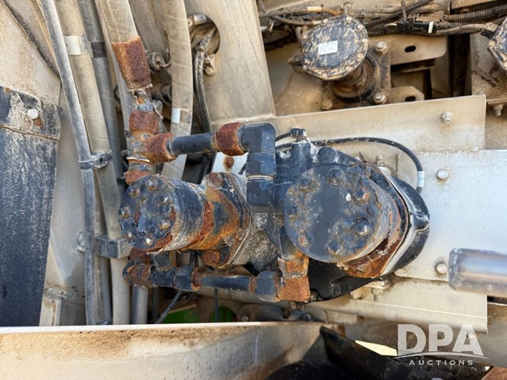 2023-john-deere-800r-image-65