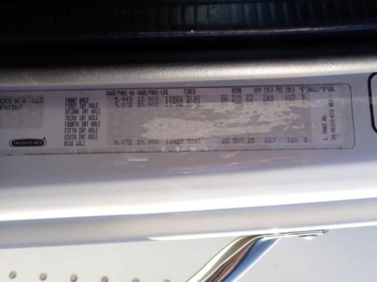 2014-freightliner-business-class-m2-106-image-10