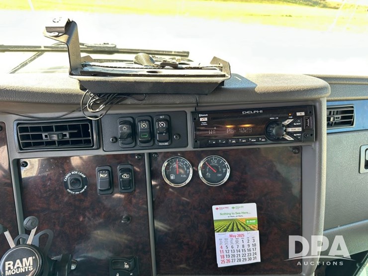 2014-kenworth-t370-image-32