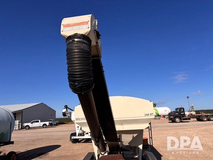 2010-meridian-240rt-image-6