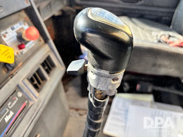 2000-mack-ch613-image-61