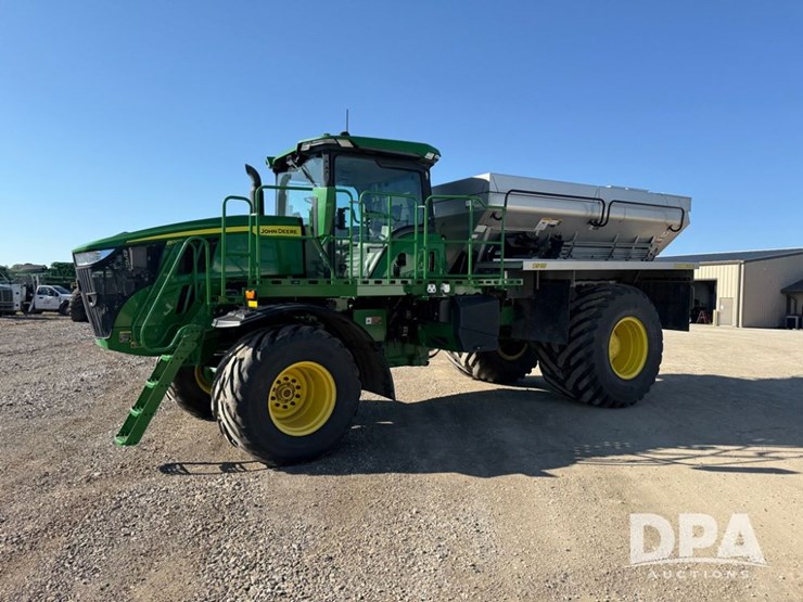 2023-john-deere-800r-image-28