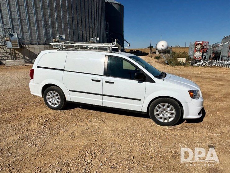 2014-dodge-ram-van-image-2