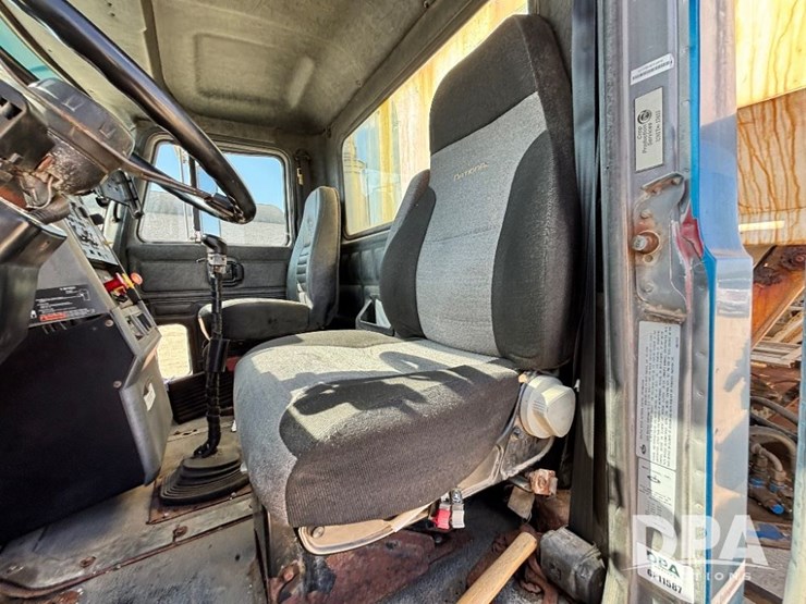 2000-mack-ch613-image-57