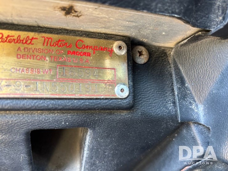 2001-peterbilt-357-image-75