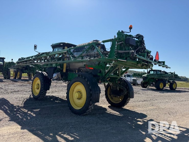 2021-john-deere-r4044-image-24