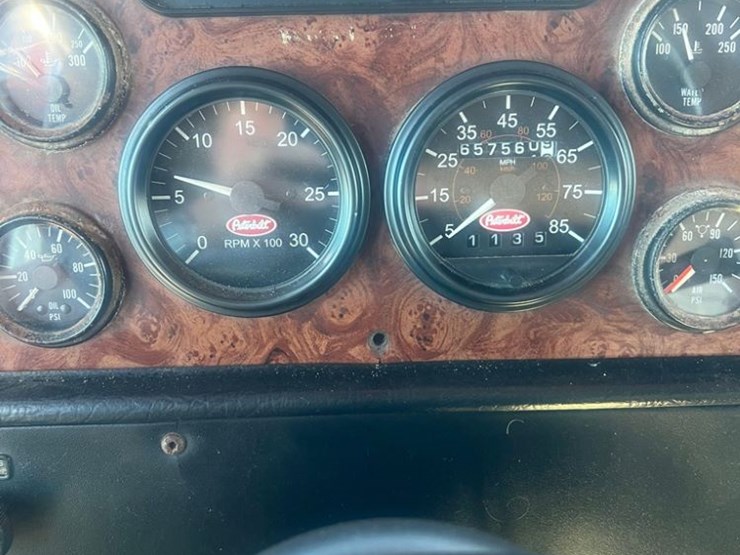 peterbilt-379-image-16