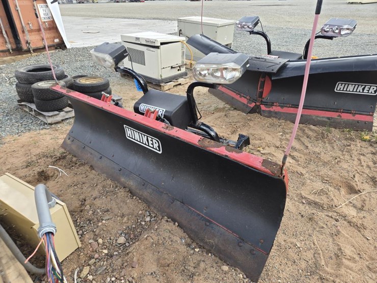 #6905-•-approx.-90"-hiniker-4-way-snow-plow-w/lights-image-2