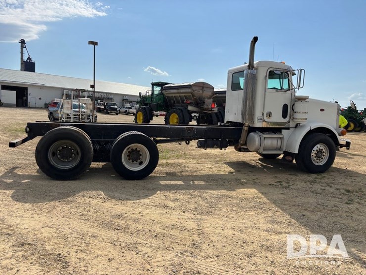2001-peterbilt-357-image-10