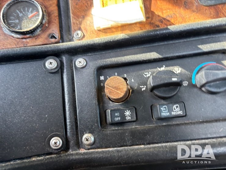 2001-peterbilt-357-image-69