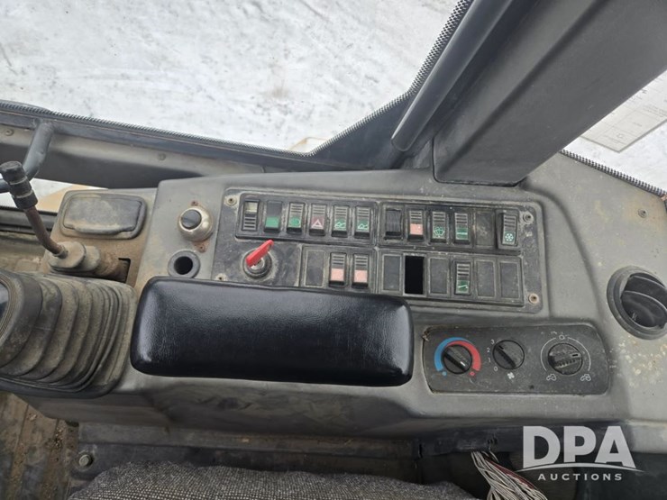 deere-304j-image-11