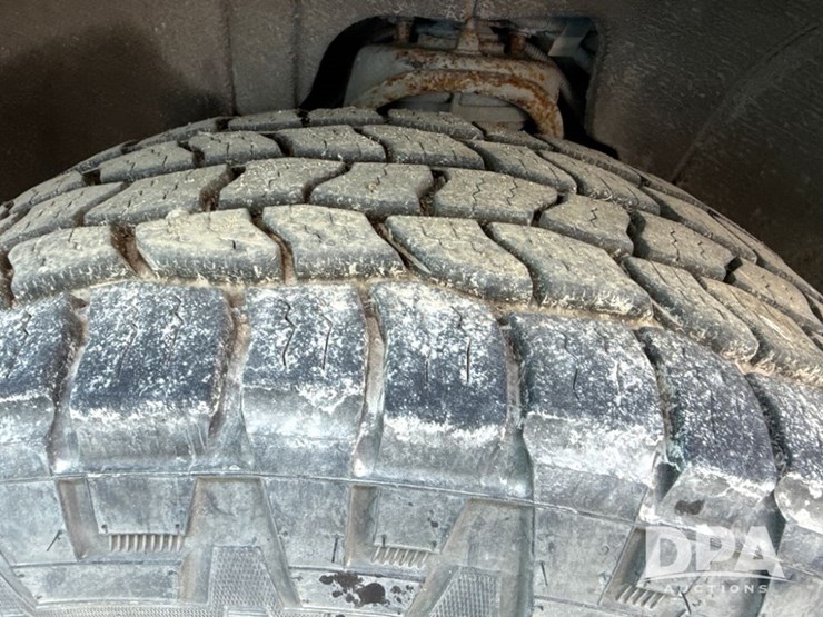 2014-chevrolet-silverado-image-52