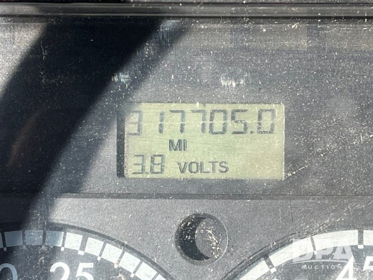 2002-freightliner-fl70-image-61