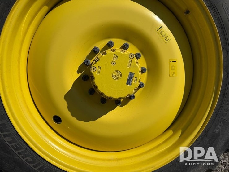 2021-john-deere-r4044-image-49