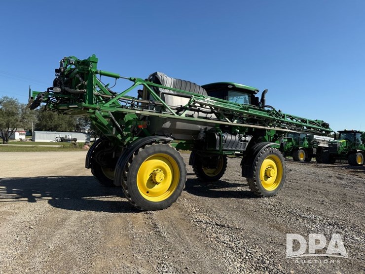 2021-john-deere-r4044-image-12