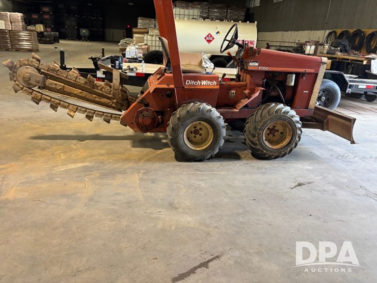 ditch-witch-2200-image-2