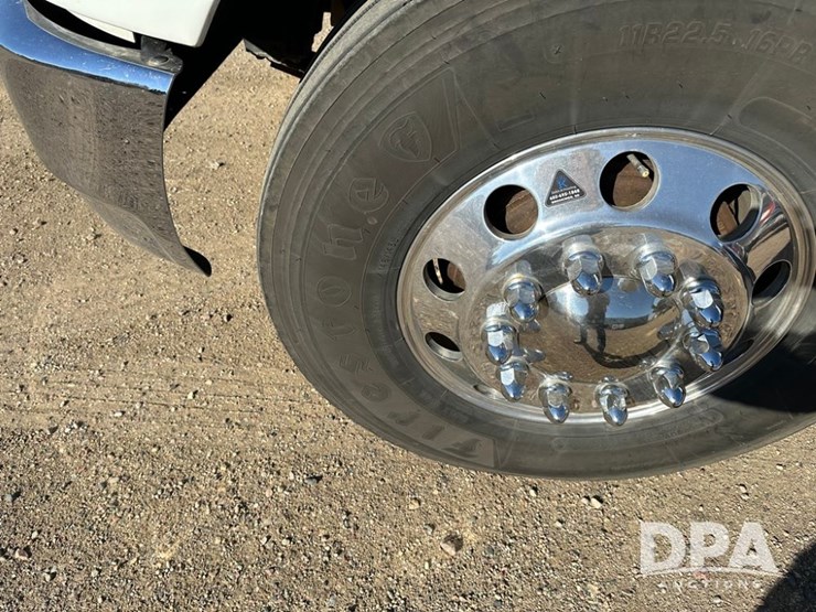 2014-kenworth-t370-image-17