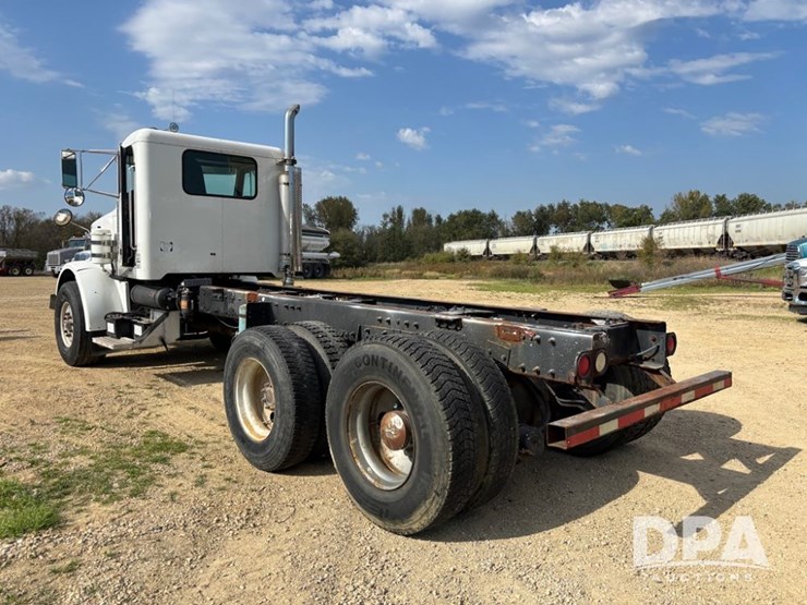 2001-peterbilt-357-image-16