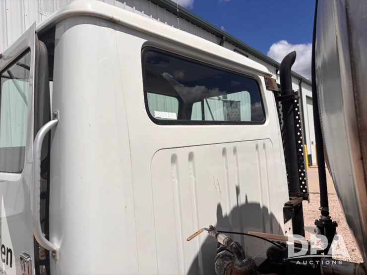 1993-ihc-4900-truck-(gp11369,-unit-44788)-image-23