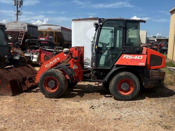 2021-kubota-r540-image-1