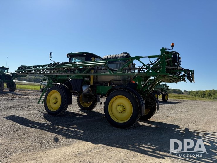 2021-john-deere-r4044-image-26