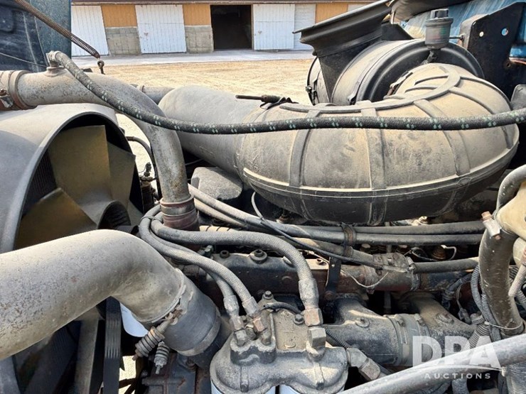 2000-mack-ch613-image-35