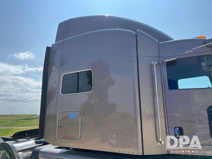 2014-peterbilt-386-image-30