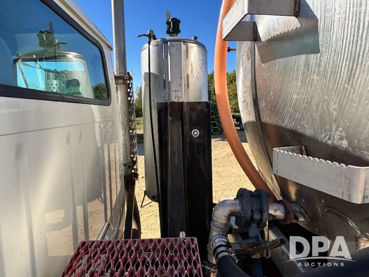 1999-ihc-4700-liquid-nurse-truck-(gp11652,-unit-126458)-image-27