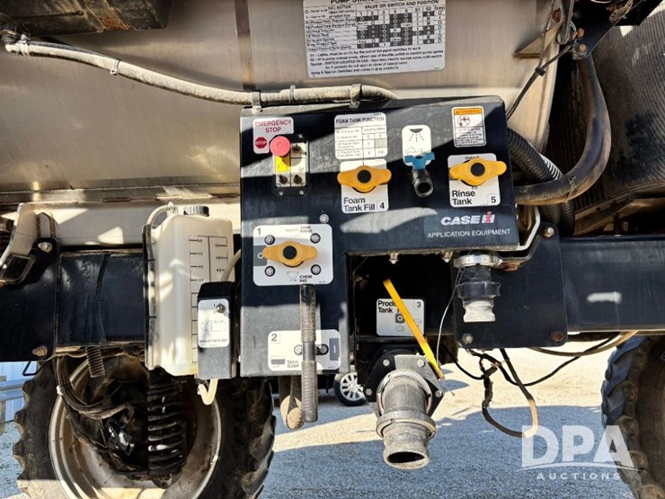 2015-case-ih-patriot-4440-image-35