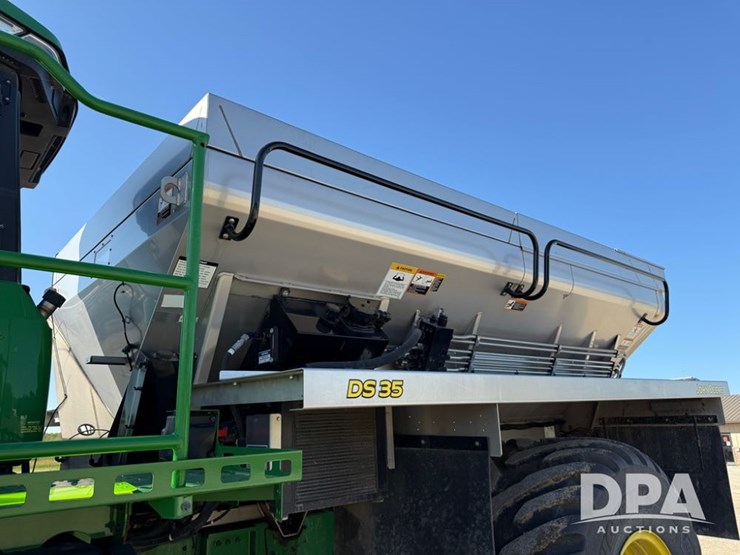 2023-john-deere-800r-image-58