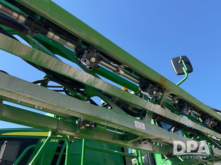 2021-john-deere-r4044-image-71