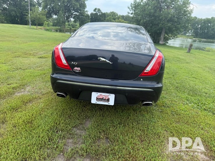 2012-jaguar-xj-sedan-(lld1443)-image-4