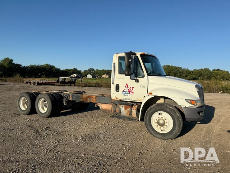 2002-international-durastar-4400-image-3