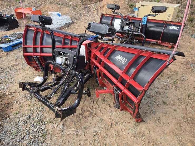 #6906-•-approx.-90"-hiniker-snow-v-plow-w/lights-image-3