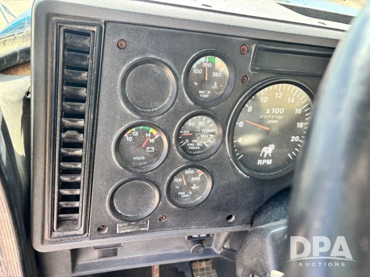 2000-mack-ch613-image-68