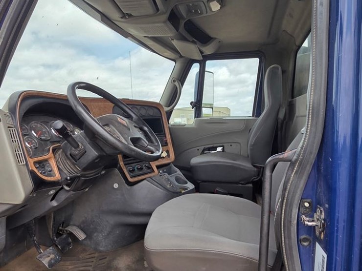 2010-international-prostar-image-5