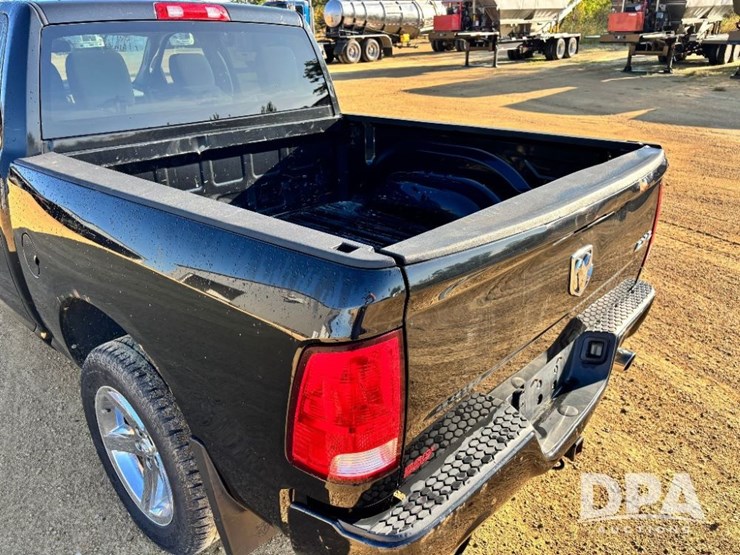 2016-dodge-ram-1500-image-35