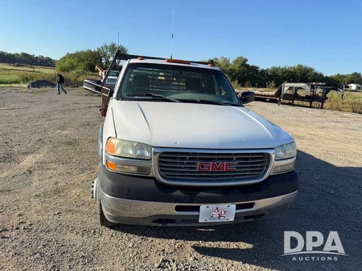 2002-gmc-3500-image-30