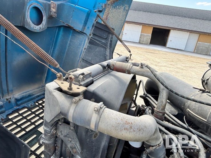 2000-mack-ch613-image-32