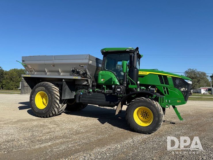 2023-john-deere-800r-image-3