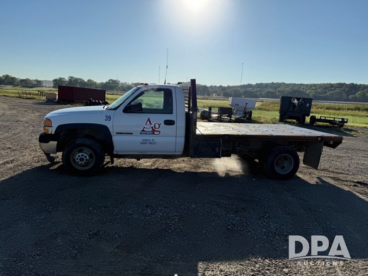 2002-gmc-3500-image-23